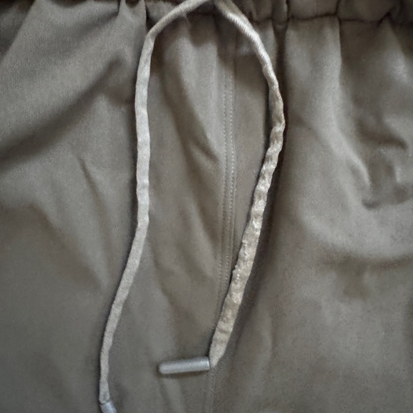 Lululemon women’s joggers dark Green - Picture 2 of 3